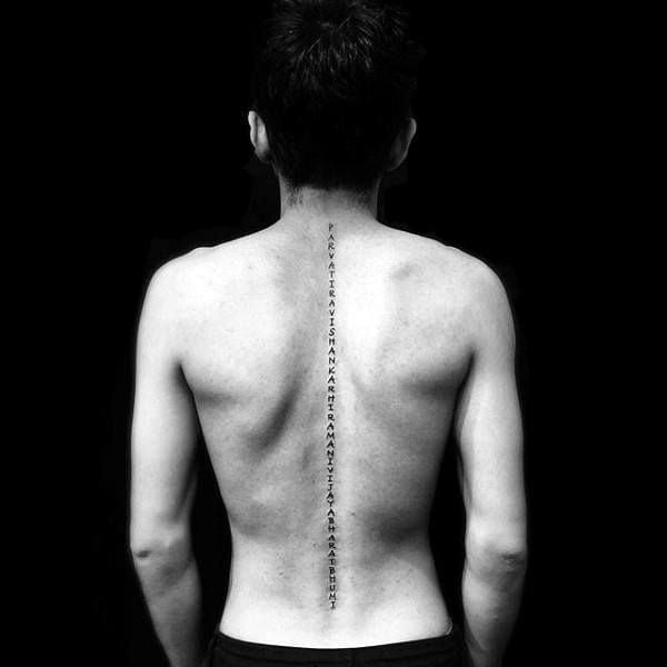 tatuagem coluna vertebral 137