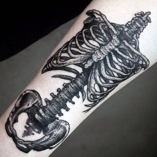 tatuagem coluna vertebral 139