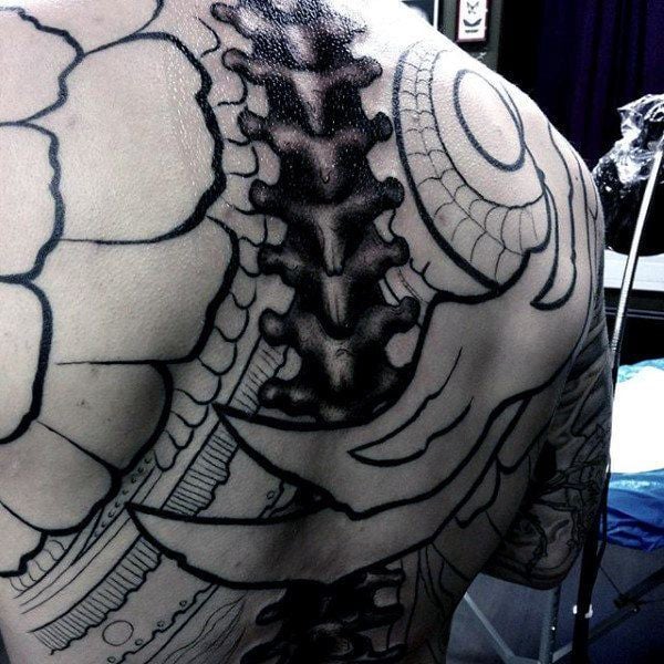tatuagem coluna vertebral 157
