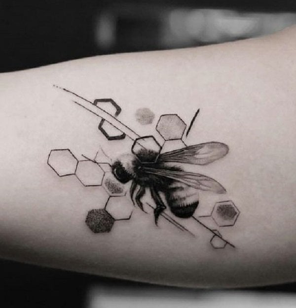 tatuagem abelha 506