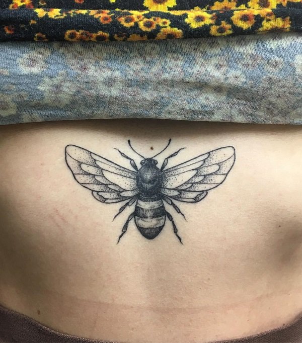 tatuagem abelha 51