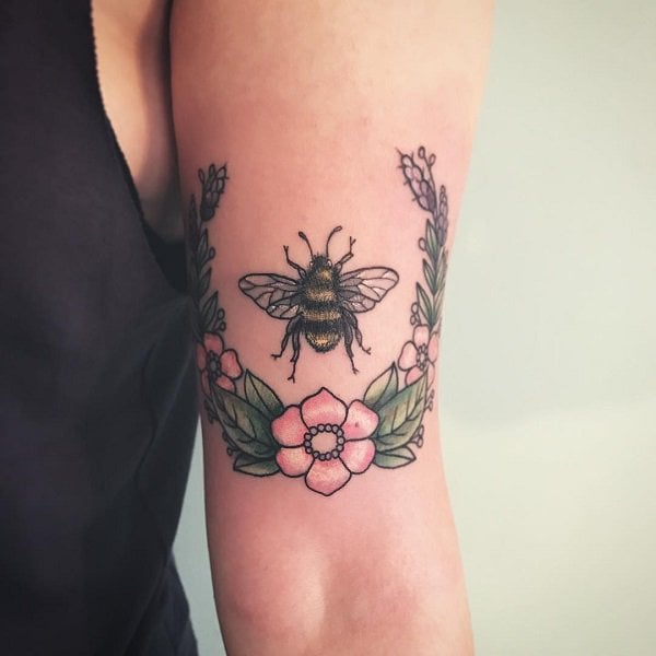 tatuagem abelha 675