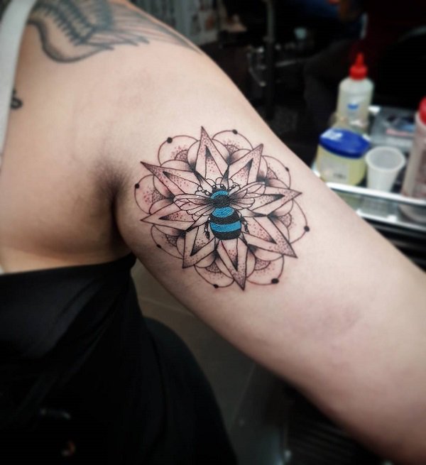 tatuagem abelha 805