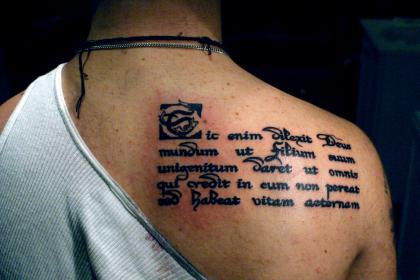 tatuagem frase em latin 1947