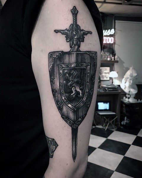 tatuagem escudo 127