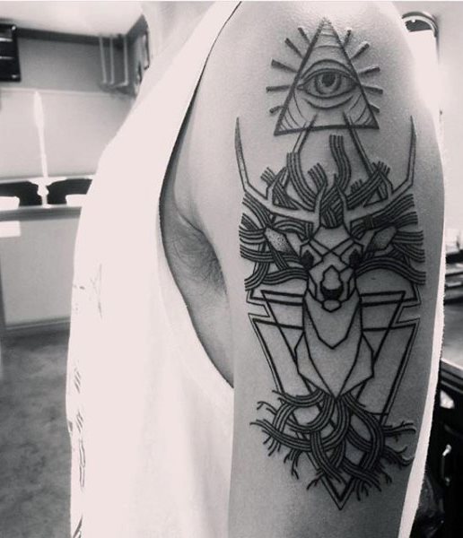 tatuagem triangulo 37