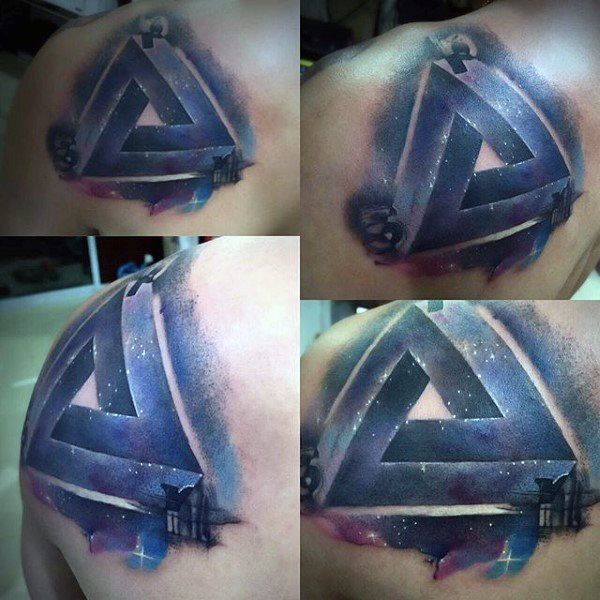 tatuagem triangulo 76