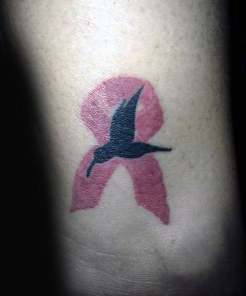tatuagem laco contra o cancer 105