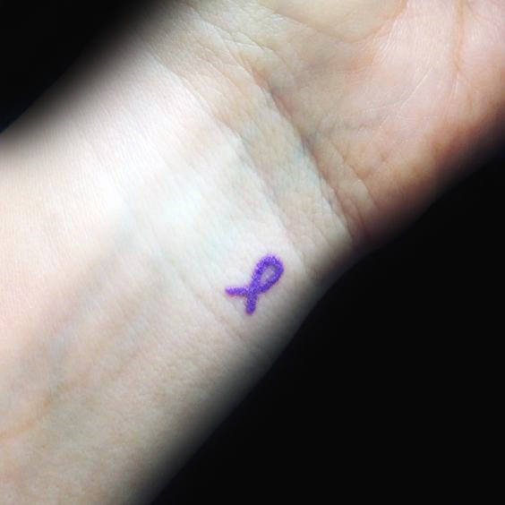 tatuagem laco contra o cancer 45
