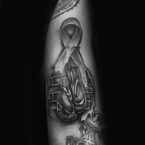 tatuagem laco contra o cancer 67