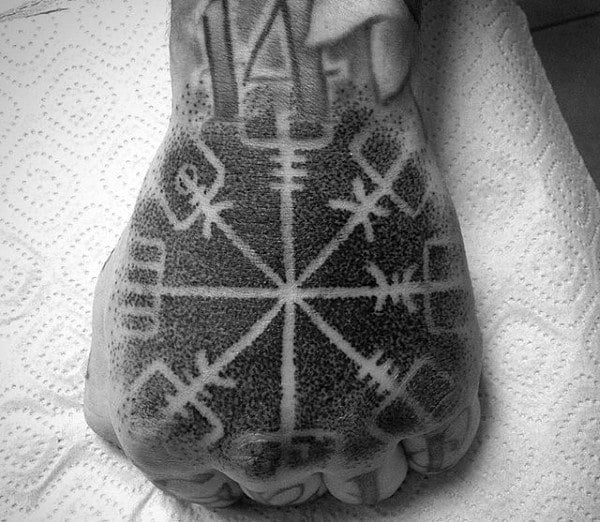 tatuagem runa vikinga 111