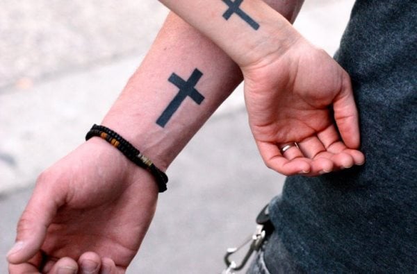 tatuagem cruz 242