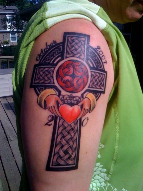 tatuagem cruz 56