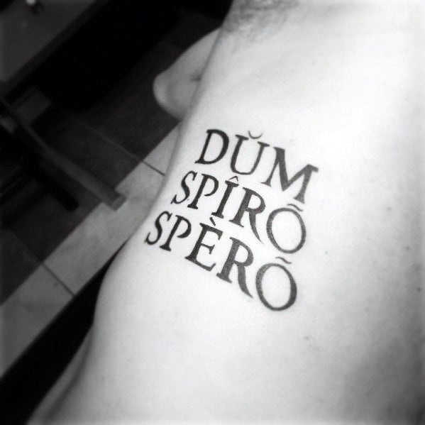 tatuagem em latin 52