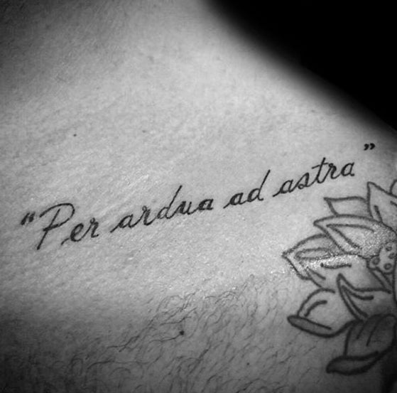 tatuagem em latin 80