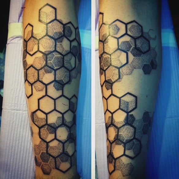 tatuagem favo de mel abelha 61